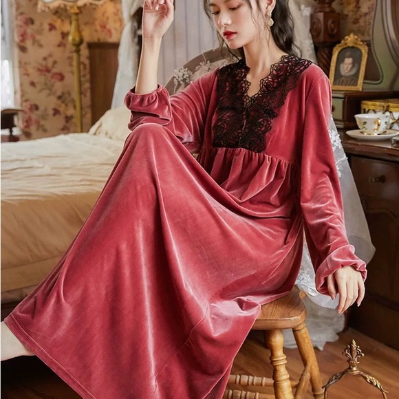 E6 Women Velvet Nightgown Lace Trim Long Sleeve Vintage Style Sleep Dress - Picture 4 of 7